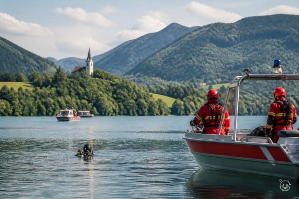 Große Suche nach vermisster Person im See