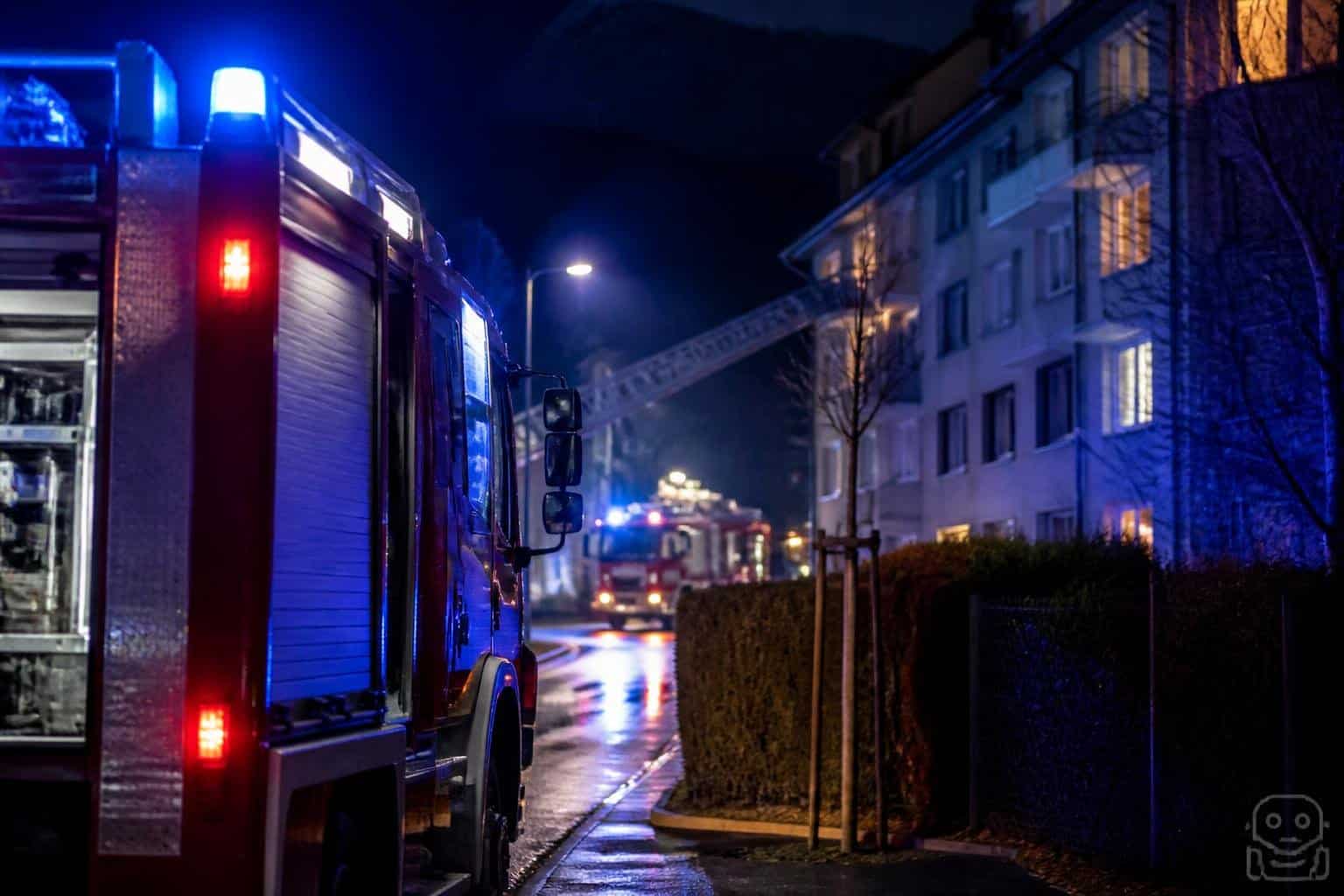 Feuerwehr binnen kurzer Zeit bei zwei Wohnungsbränden im Einsatz