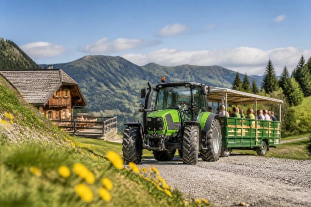 Mit dem Traktor-Taxi zur Unterwirt Hüttn in den Nockbergen