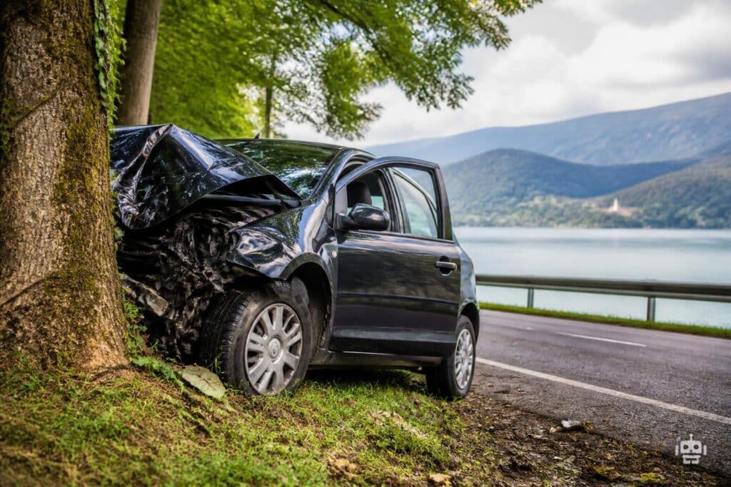 Wolfsbergerin krachte mit dem Auto am Wörthersee gegen einen Baum