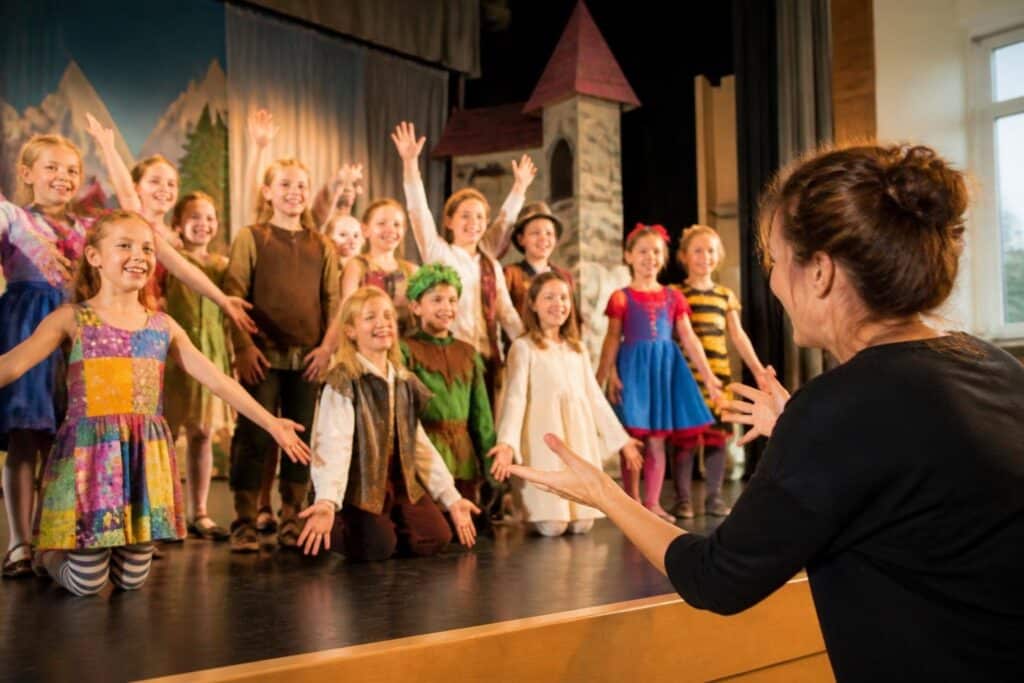Schauspielerin begeistert in Bleiburg Kinder fürs Theater