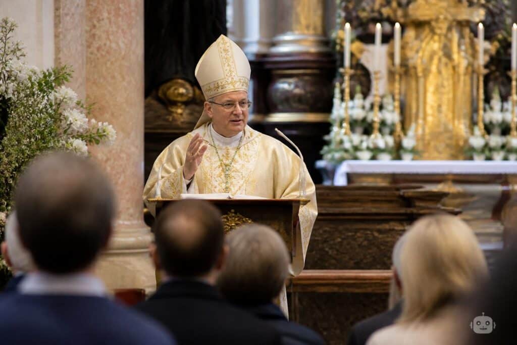 Festlicher Gottesdienst mit einem Erzbischof in Wolfsberg
