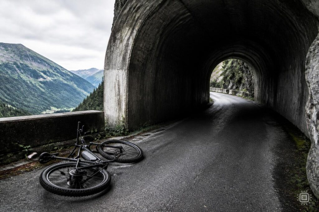 Malta: Biker nach Sturz in unbeleuchtetem Tunnel schwer verletzt