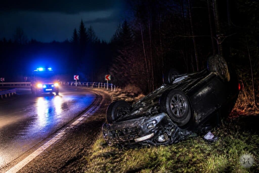 Alkoholisiert: Mann (23) überschlug sich mit Auto