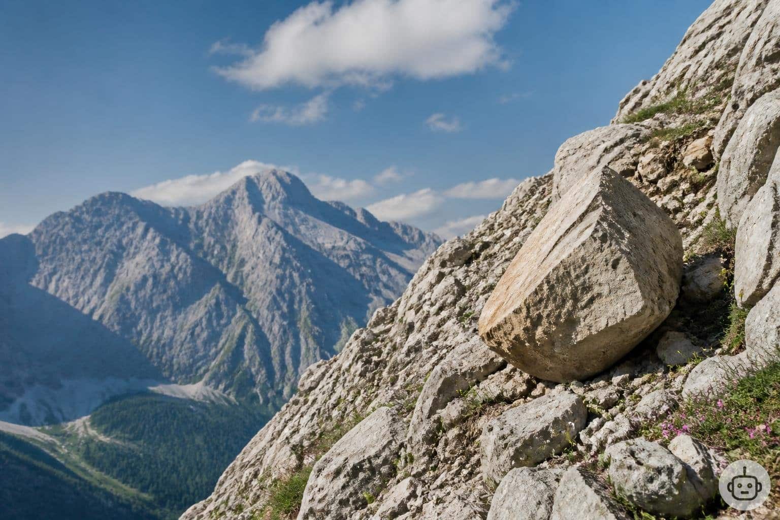 Steinschlag am Mangart: Kärntner Bergsteiger getroffen und verletzt