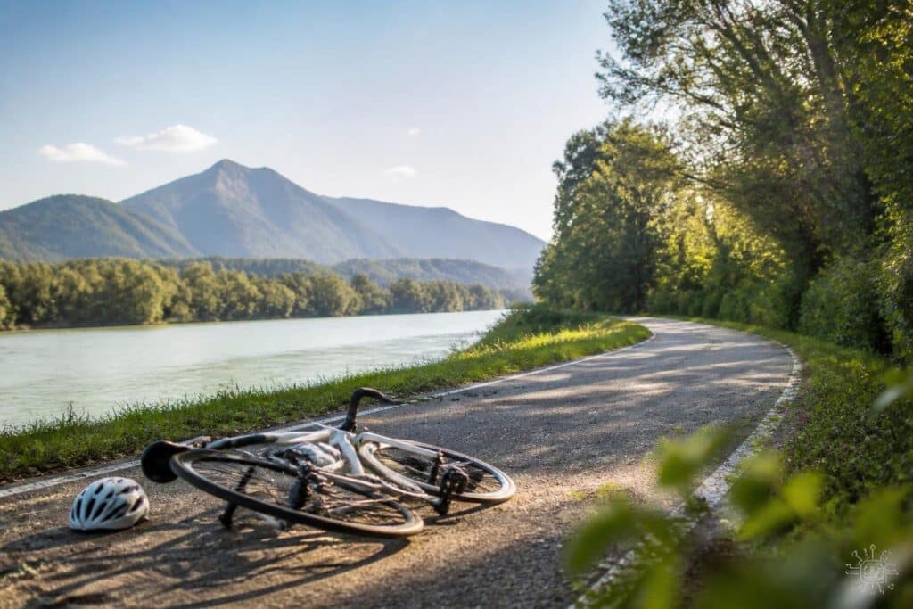 Rennrad-Crash am Drauradweg: Zwei Radler treffen sich frontal