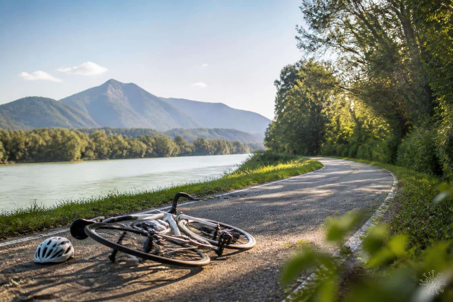 Rennrad-Crash am Drauradweg: Zwei Radler treffen sich frontal