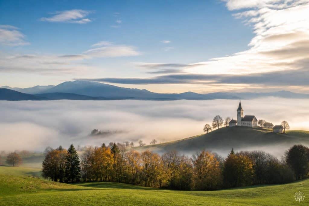 Sonne und Nebel wechseln sich ab