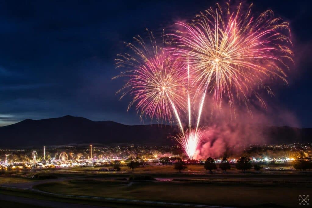 Das war das große Feuerwerk auf der St. Veiter Wiesn 2026