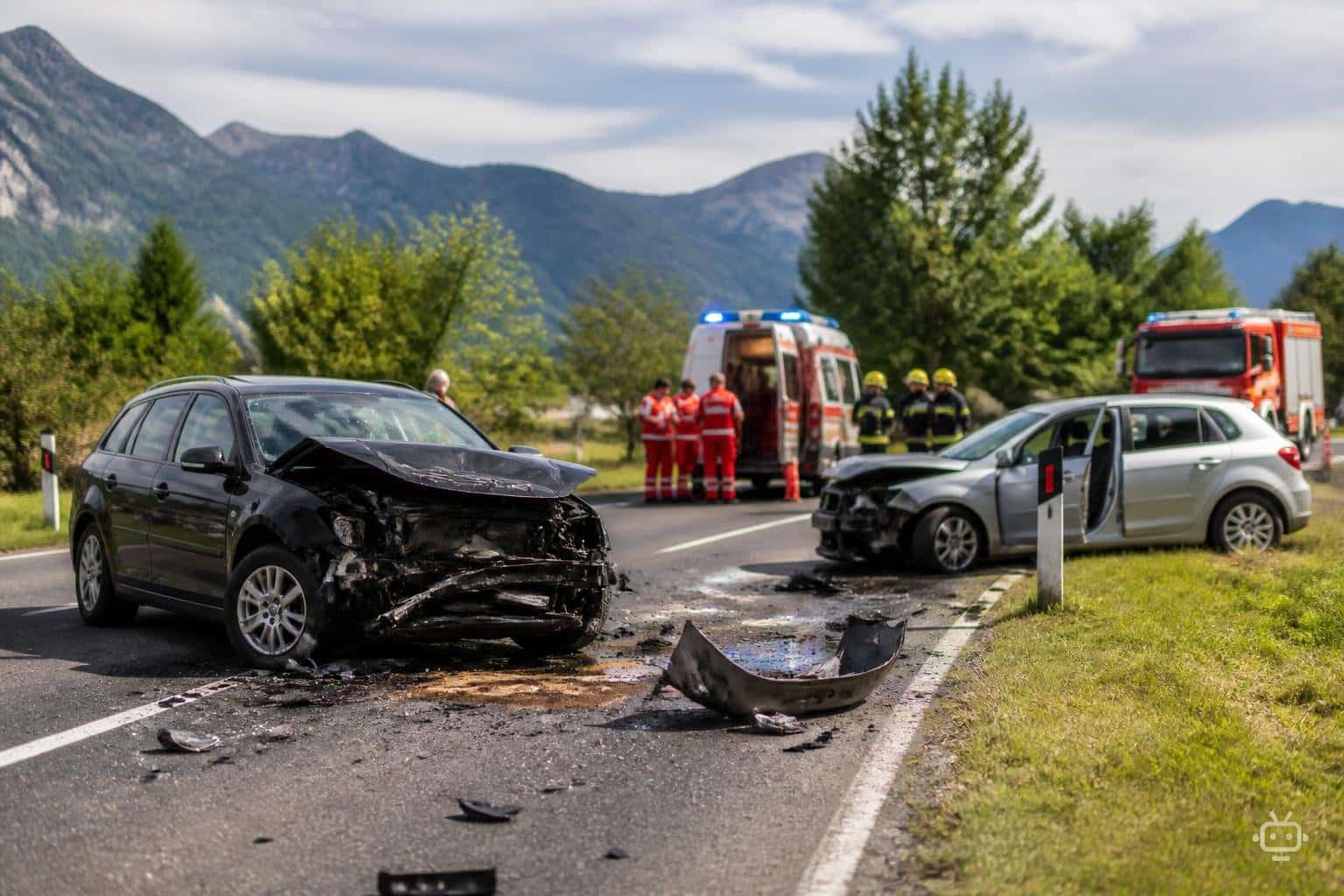 Drei Verletzte bei Pkw-Kollision