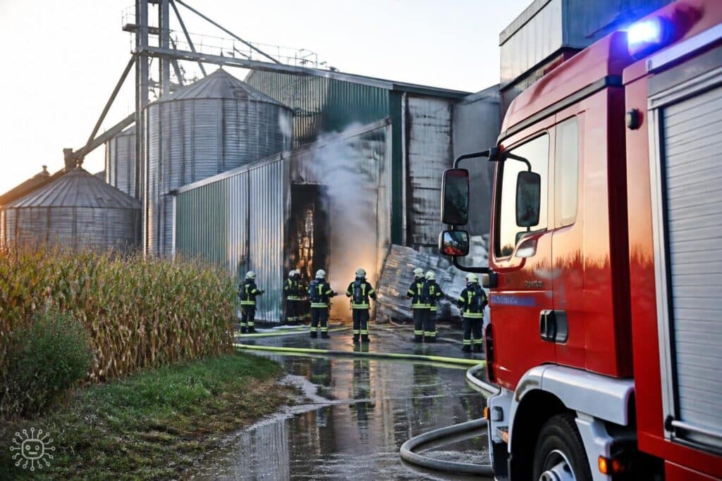 Explosion in Maistrocknungsanlage fordert fünf Feuerwehren
