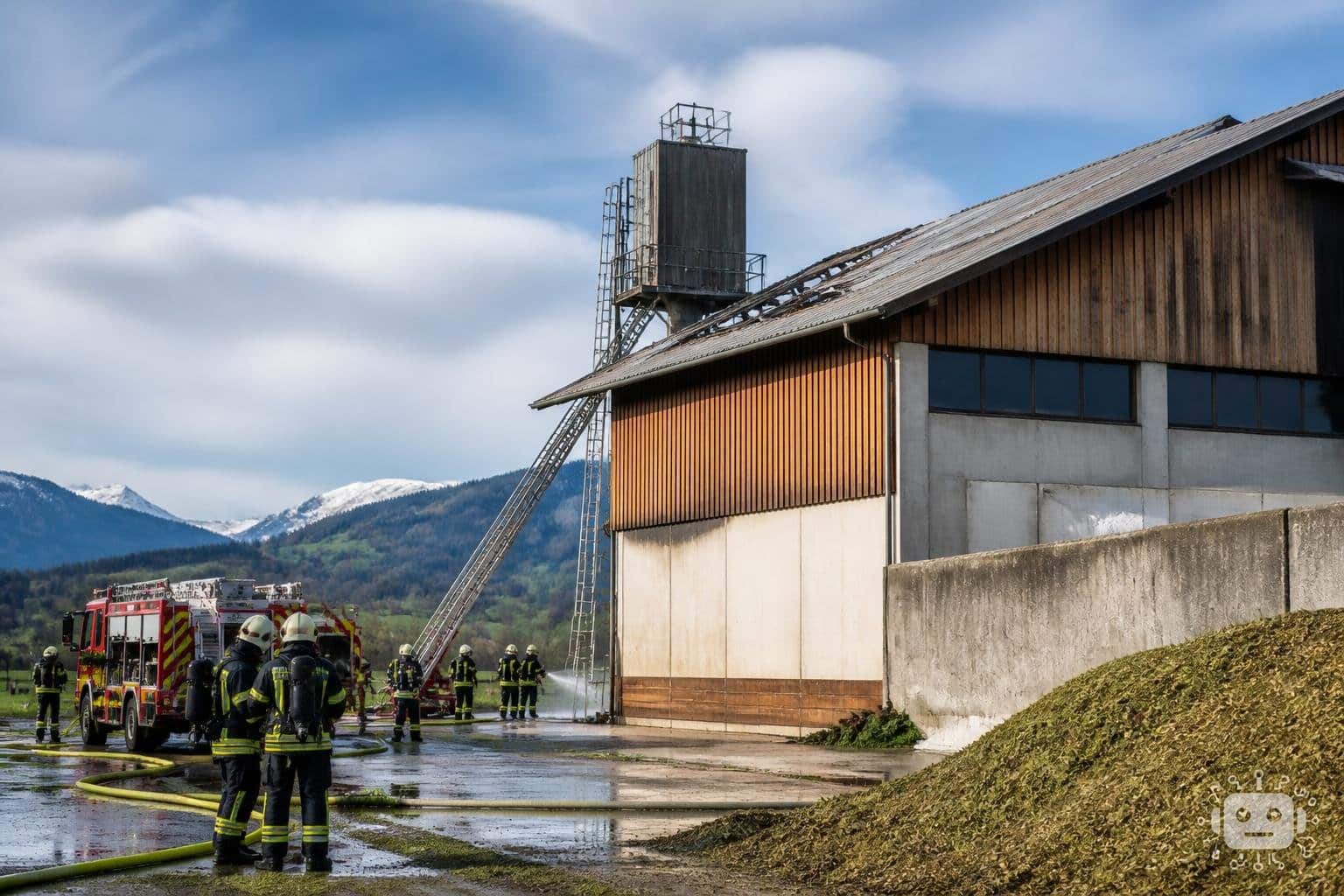 Explosion bei Maistrocknungsanlage: Fünf Feuerwehren im Einsatz