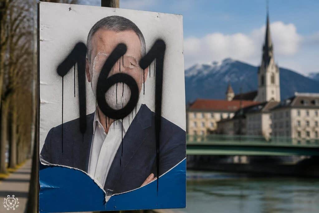 Was bedeutet die Zahl 161 auf FPÖ-Plakaten in Villach?