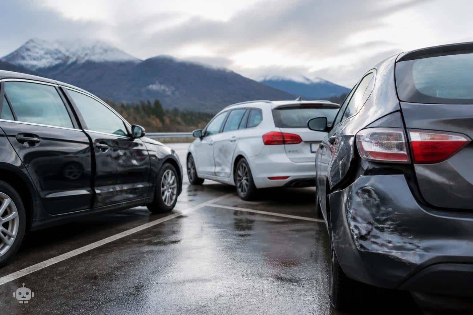 A10-Autobahnparkplatz: Betrunkener beschädigt drei Autos in Oberkärnten