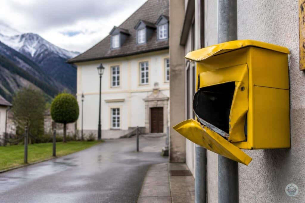 Postkasten sturzbetrunken demoliert: Kärntner muss ins Gefängnis