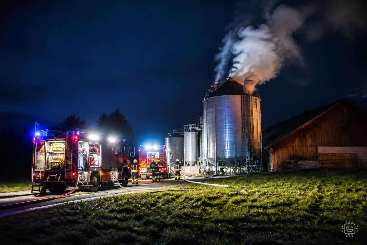 100 Feuerwehrleute bekämpften Brand