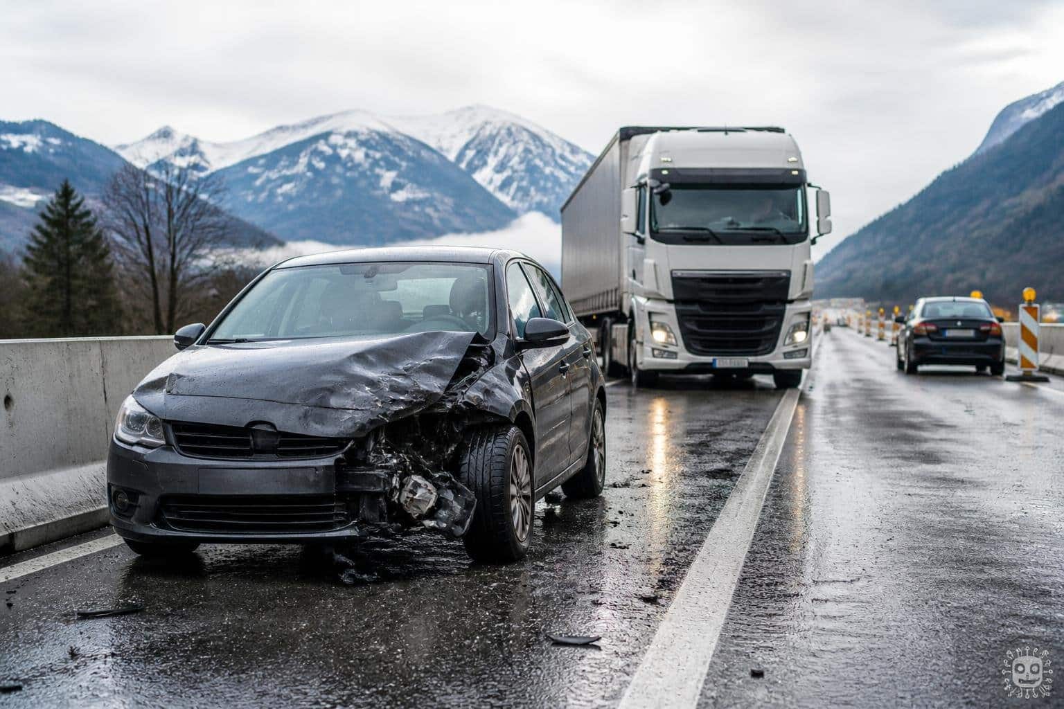 Ausweichmanöver endet mit heftigem Unfall auf A10